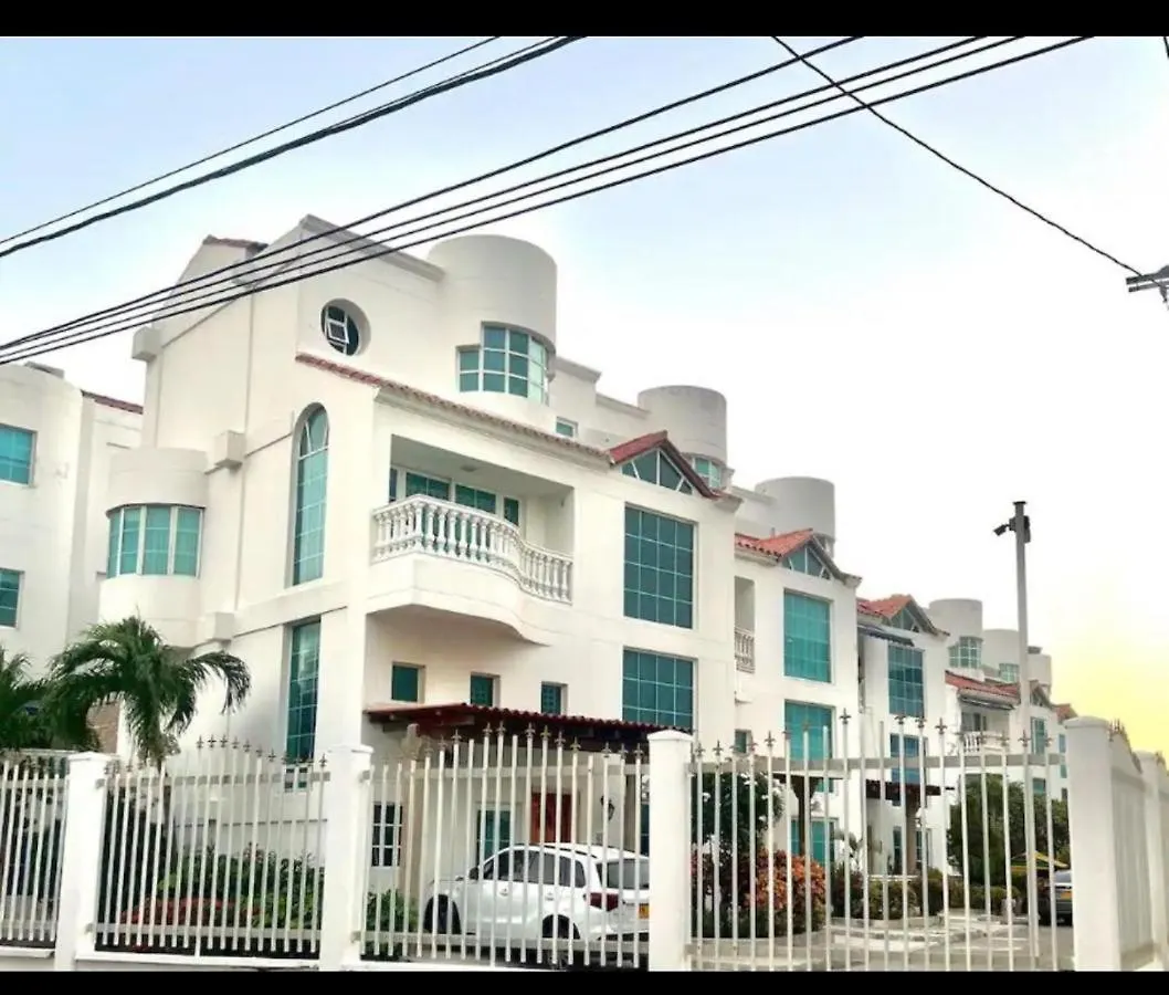 Apartaestudio En Condo Privado 100 Mts Playa location